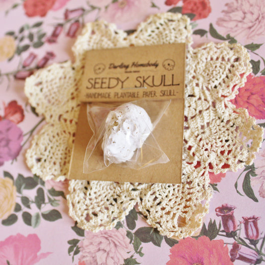 Single White Plantable Paper Skull / Seedy Skull Seed Bomb / Recycled Paper Pulp Craft / Spring Summer Small Gift / Wild Flowers