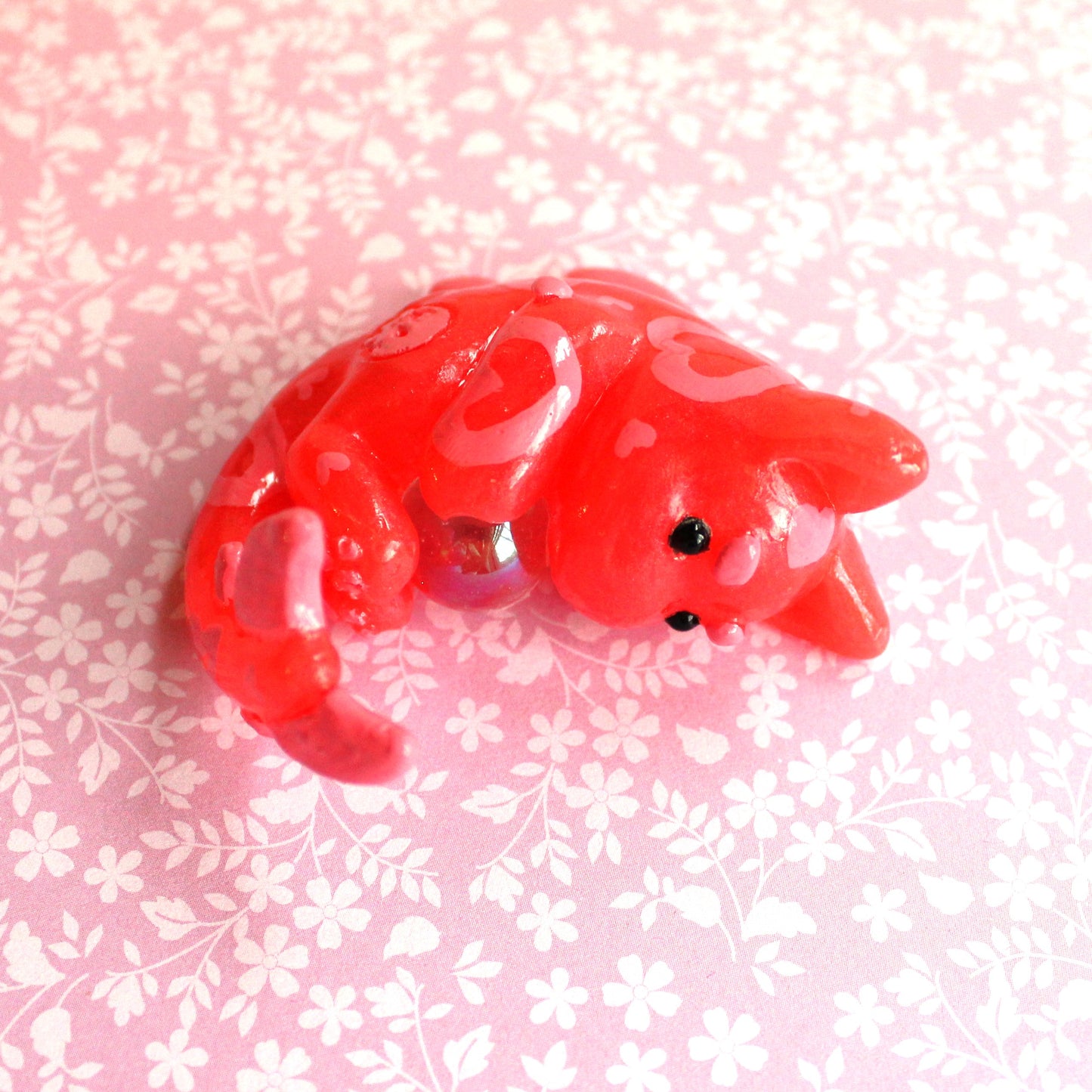 "Leopard Hearts" Cat Shark Figure. THERMAL COLOR CHANGE from Red to White. Handmade Resin Art Toy Mini Fig. Desk Decoration Collectable. Chibi